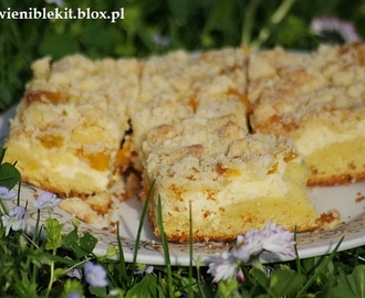 Ciasto ucierane z serem, brzoskwiniami i kruszonkÄ