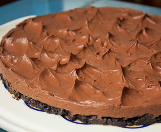Vegane Mousse au Chocolat Tarte: Oreokeks-Knusperboden und fluffige Schokocremehaube