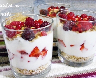 Sobremesa de iogurte com frutos vermelhos