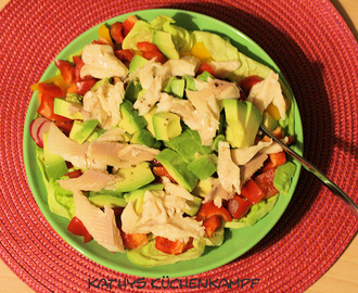 Salat mit Avocado und Räucher-Forelle