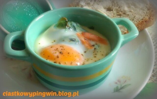 Dietetyczne śniadanie #36 – Jajka zapiekane z łososiem i szpinakiem