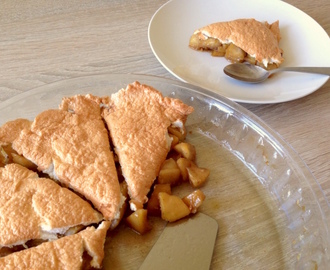 Jednoduchý jablkový “koláč” s bílkovou peřinkou