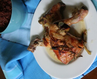 Pečená kuřecí stehna s rozmarýnem