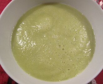 Soppa på broccoli och purjo