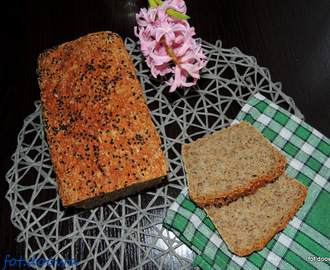 Chleb pszenno - żytni z siemieniem lnianym i chia