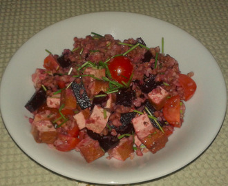 Pohankový salát s červenou řepou a tofu