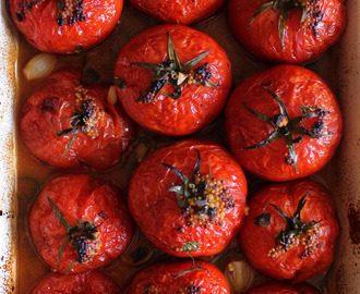 Pieczone pomidory  z musztardą francuską w  czerwonym winie
