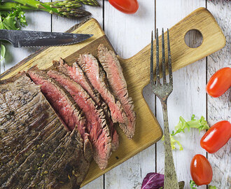 Stek z łaty wołowej z sosem gorgonzola (flank steak)