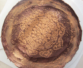 Triduum czekoladowe (dzień 1) – tort czekoladowo – malinowy