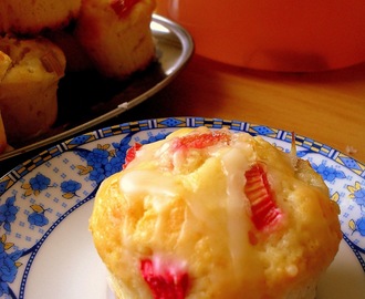 Cytrynowe muffinki z rabarbarem