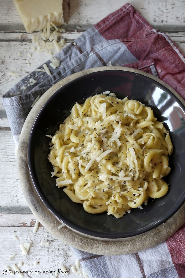 One Pot Pasta mit Knoblauch-Parmesan-Soße