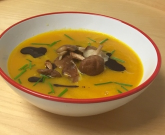 Dýňová polévka s houbami shitake