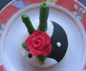 Une idée de cadeau gourmand : le cupcake et sa décoration en pâte à sucre zen