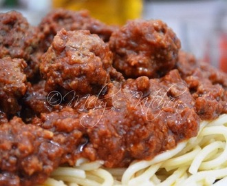 Spaghetti with Meatballs Filipino Style