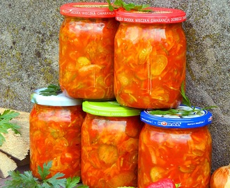 Pomidorowa sałatka z ogórków
