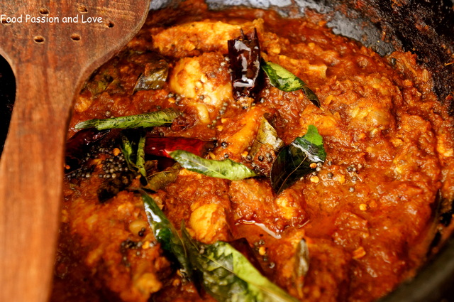 Naadan Kozhi Curry/Kerala Chicken Curry
