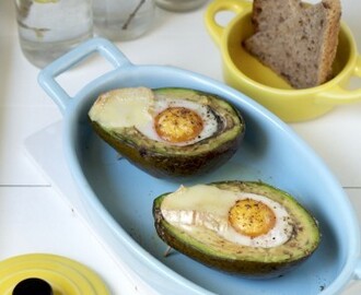 Jajko zapiekane w awokado – Gotujmy zdrowo – mniej soli