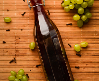 Domowa nalewka z winogron (18+) / Homemade grapes liqueur (18+)
