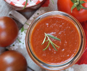 Jak zrobić ketchup z pomidorów - sprawdzony przepis. Przepisy na przetwory z pomidorów