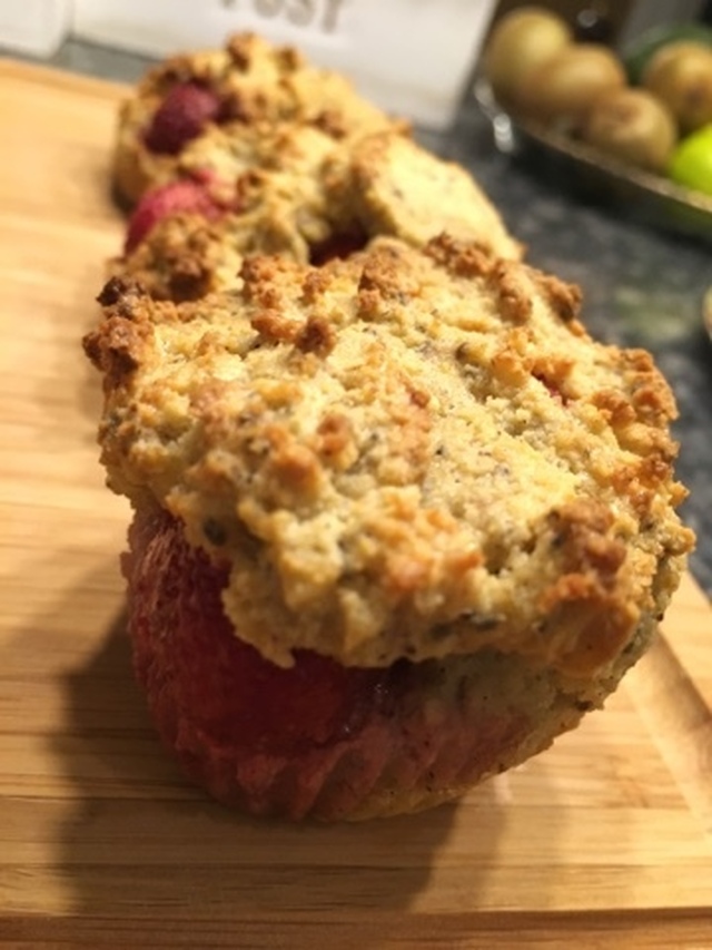 Glutenfria muffins med jordgubbar vegan och sockerfria