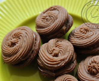 Kakaowe ciasteczka przekładane nutellą