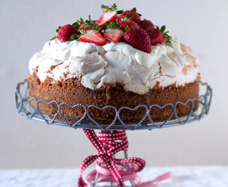 Strawberry meringue crunch cake with whipped cream