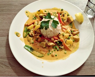 Thai Curry mit verschiedenen Bohnen und Reis (vegan)