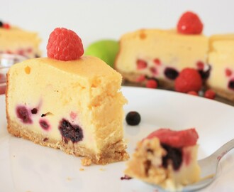 Forest Fruits Cheesecake with Raspberry Curd