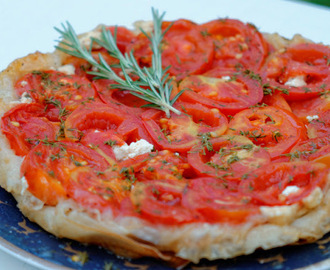 Tatin de tomates au thym et au fromage de brebis