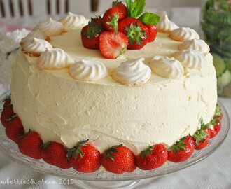 Czwarte urodziny bloga i wyśmienity tort z frużeliną truskawkową