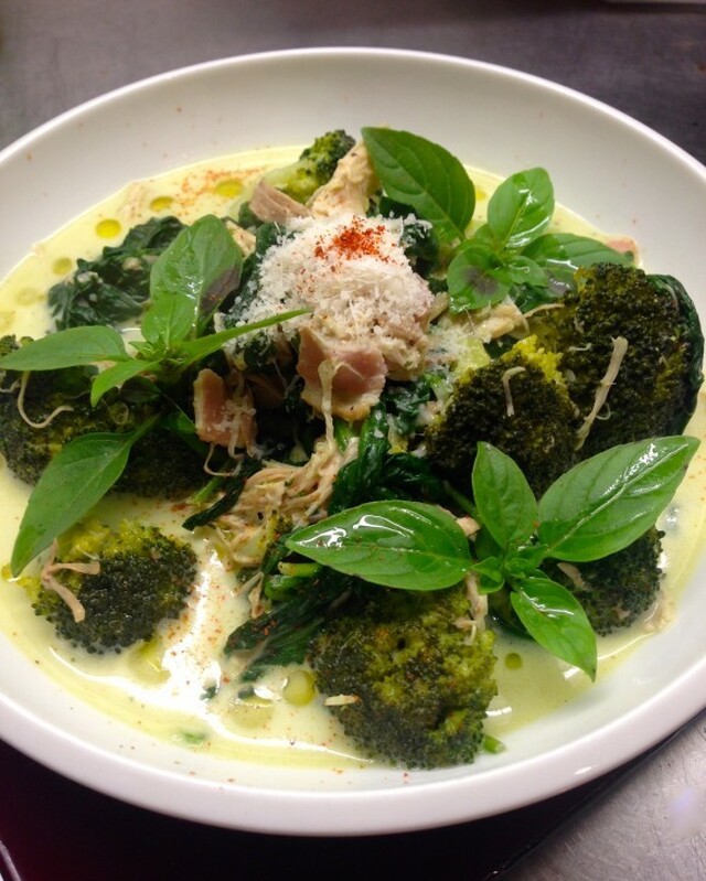 Chicken, broccoli & spinach bowl