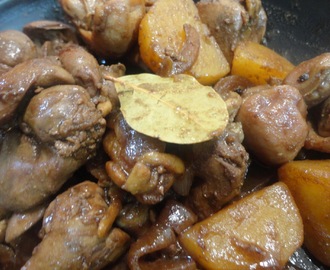 Adobong Atay Balun-balunan ng Manok (Chicken Liver and Gizzard stewed in Soy Sauce and Vinegar)