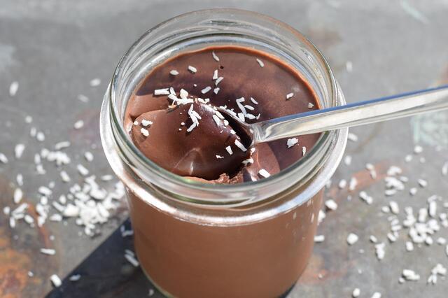 Leckerer Low Carb Pudding mit Kokos wie Mousse au Chocolat