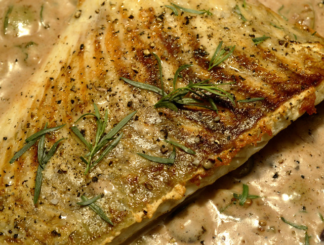 Fisch Filet mit Trauben Walnuss Sauce und Estragon
