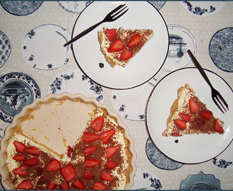 Cheesecake with strawberries and chocolate