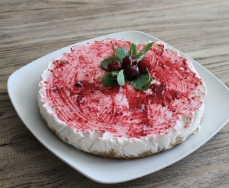 Cheesecake yogurt greco, ciliegie e profumo di menta – più facile di così!