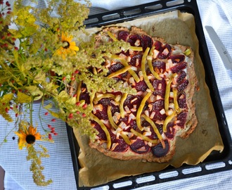 Kochen mit dem Saisonkalender, siebzehn - Kartoffelpizza mit Roter Beete, Brechbohnen und Birne.