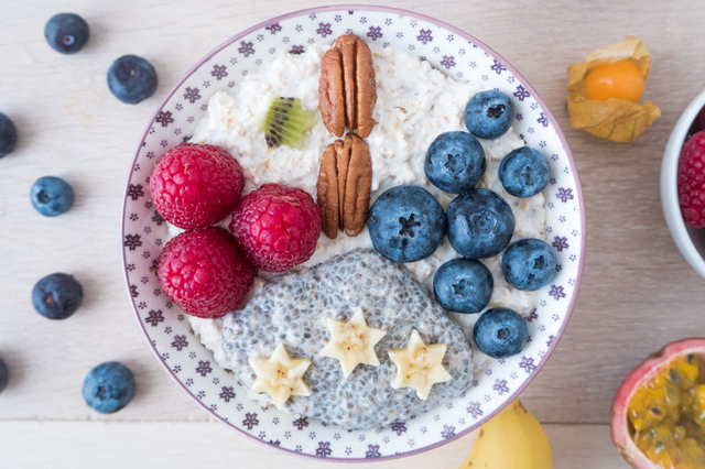 OVERNIGHT OATS WITH CHIA PUDDING