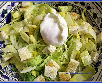 Salade de chicons et oeuf poché