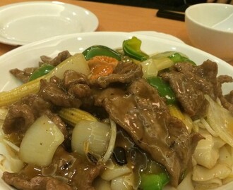 Stir-Fried Rice Noodles with Beef