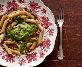 Siri Barjes pasta med broccoli, grönkål och pumpakärnor