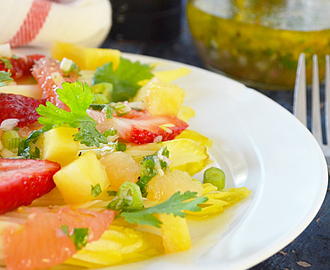 Salade d’Endives avec Fraises, Ananas et Pamplemousse