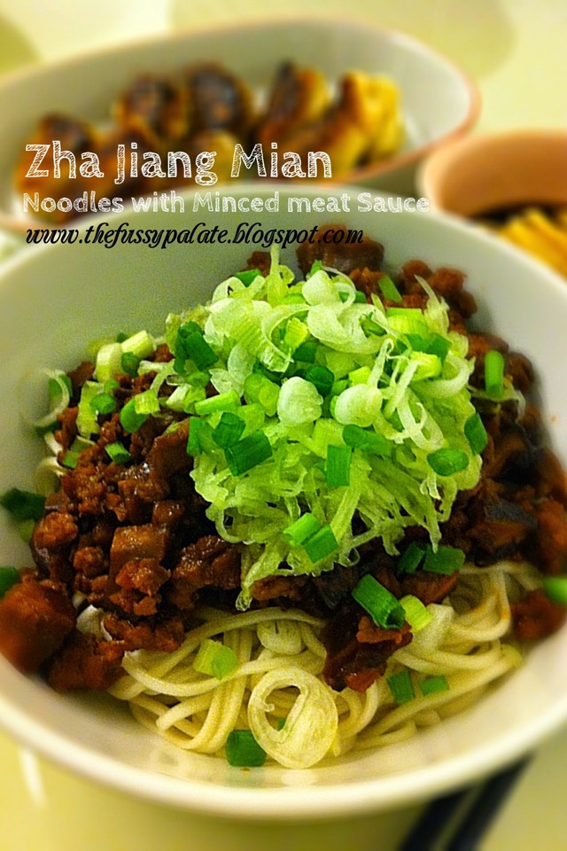 Zha Jiang Mian (Noodles With Minced meat Sauce)