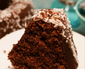 Saftig chokladkaka med mjölkchokladganache och kokos