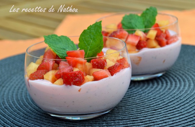 Salade de fraises et melon, yaourt grec fraises et menthe