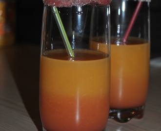 Cocktail sans alcool, pamplemousse, orange et fraise