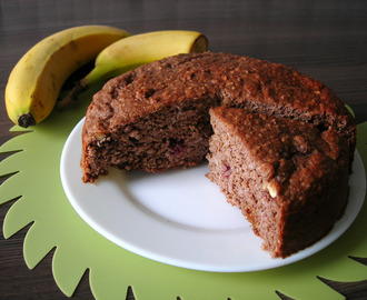 Recept: Banánovo-ořechový koláč s datlemi a brusinkami