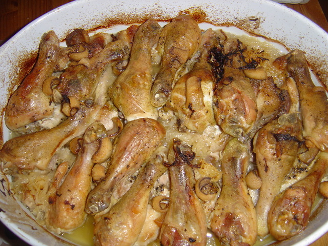 Kuře pečené na kysaném zelí s bůčkem