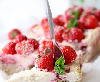 Gezonde cheesecake met aardbeien en limoen