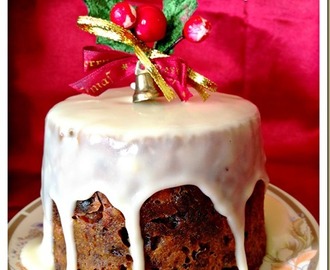 Quick And Easy Christmas Puddings With Brandy Sauce (圣诞布丁）